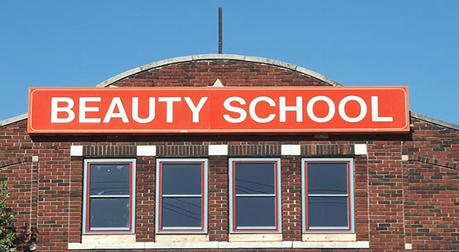 💄Beauty School: A Golden Start to a Professional Beauty Career💅